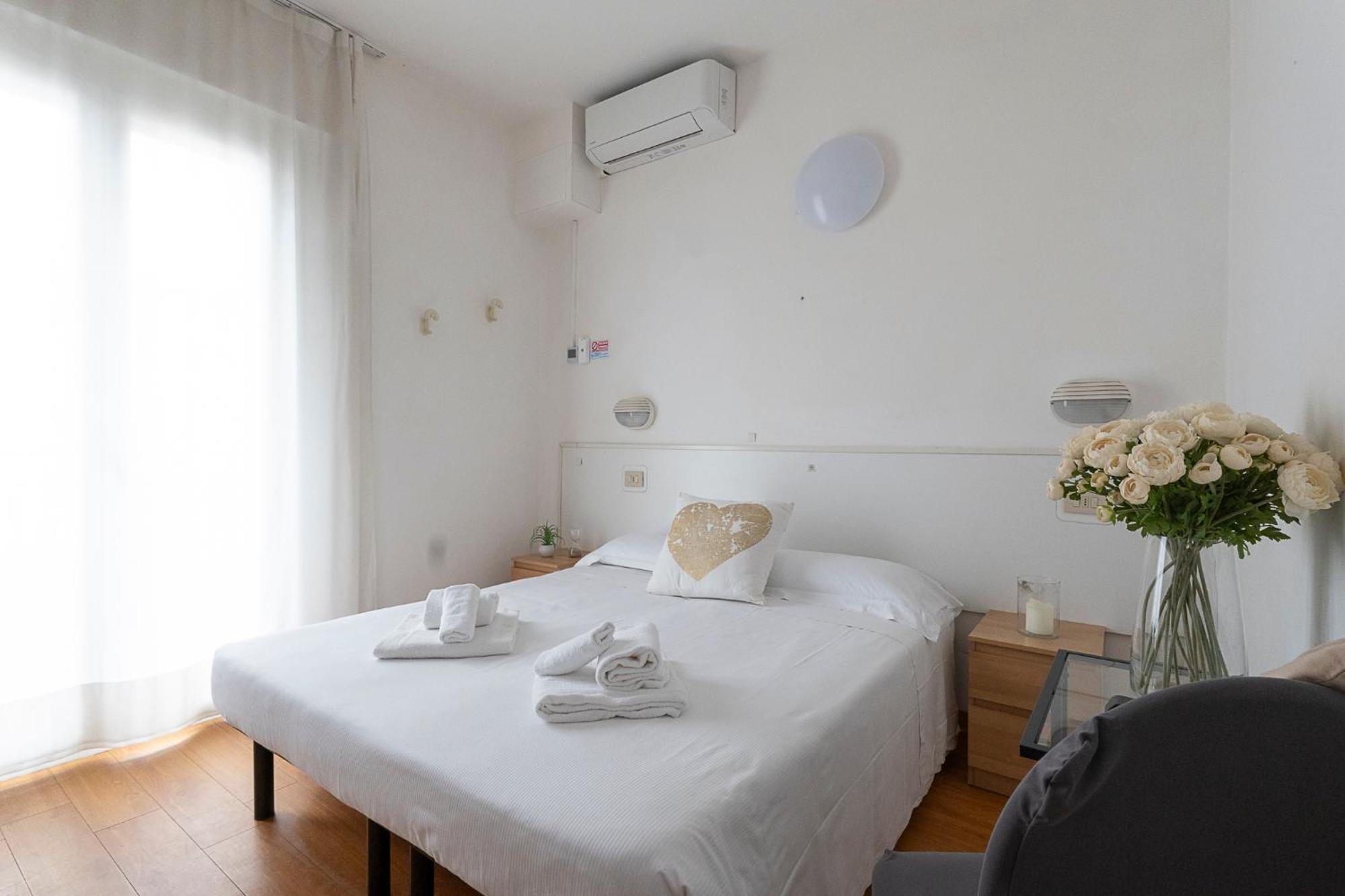 Hotel Le Vele - Fronte spiaggia Playa del Sol 108-109 Riccione Esterno foto