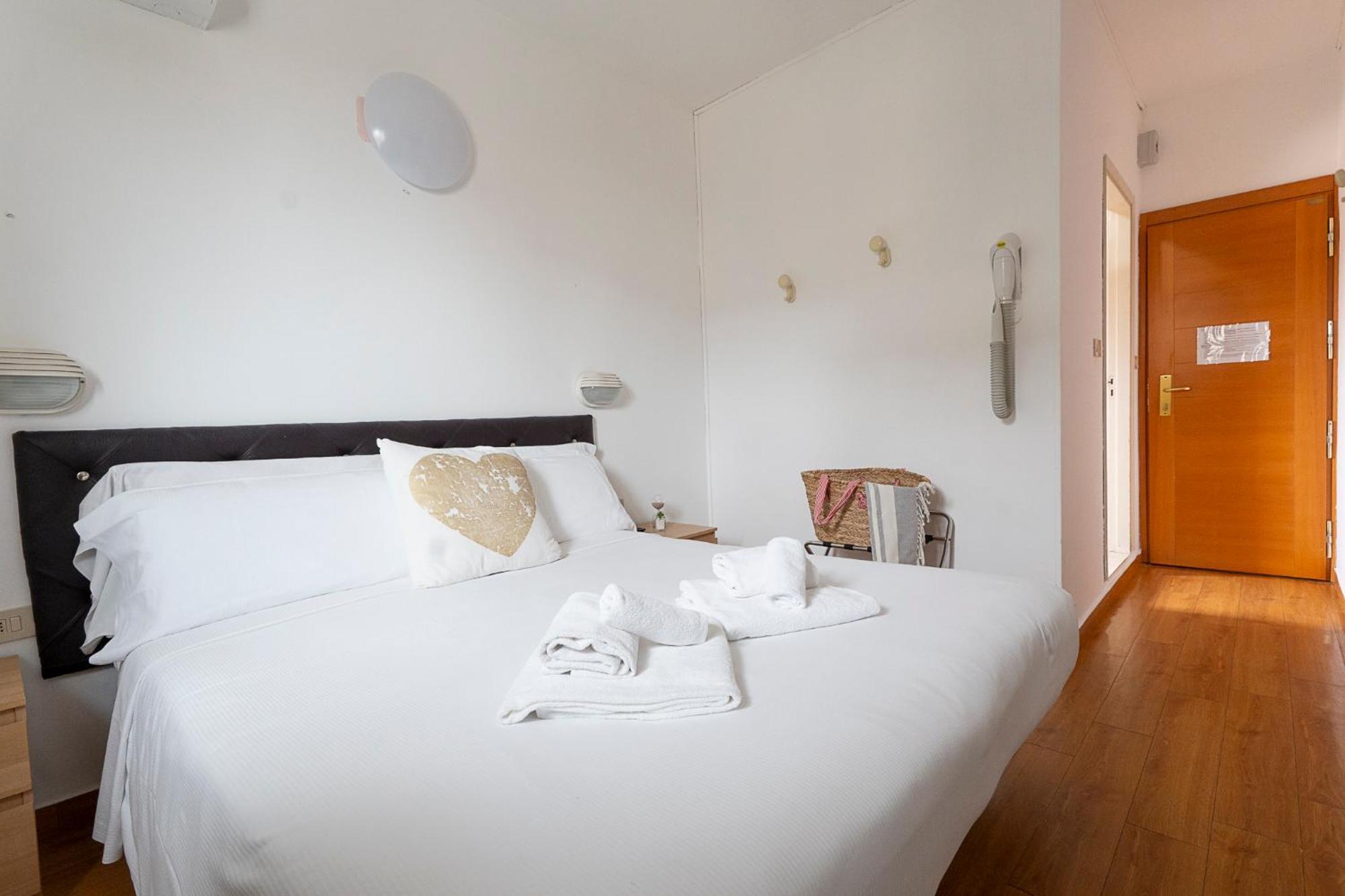 Hotel Le Vele - Fronte spiaggia Playa del Sol 108-109 Riccione Esterno foto