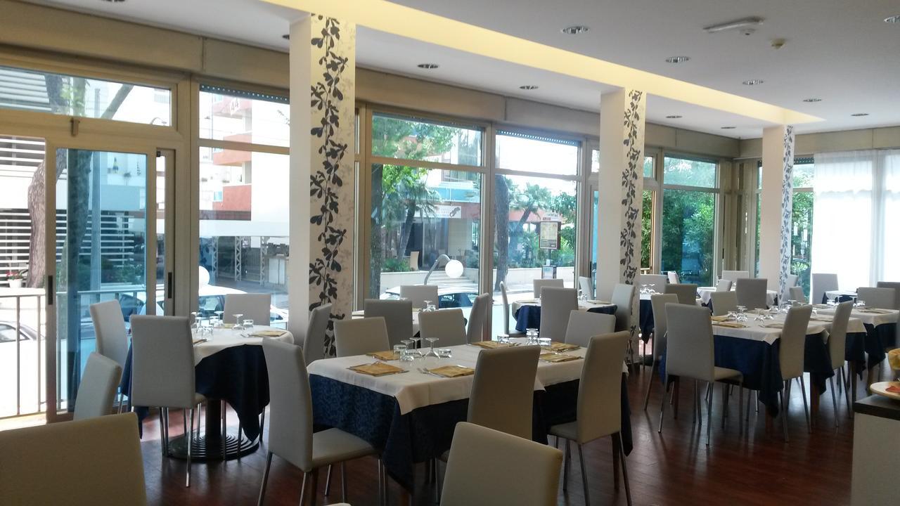 Hotel Le Vele - Fronte spiaggia Playa del Sol 108-109 Riccione Esterno foto