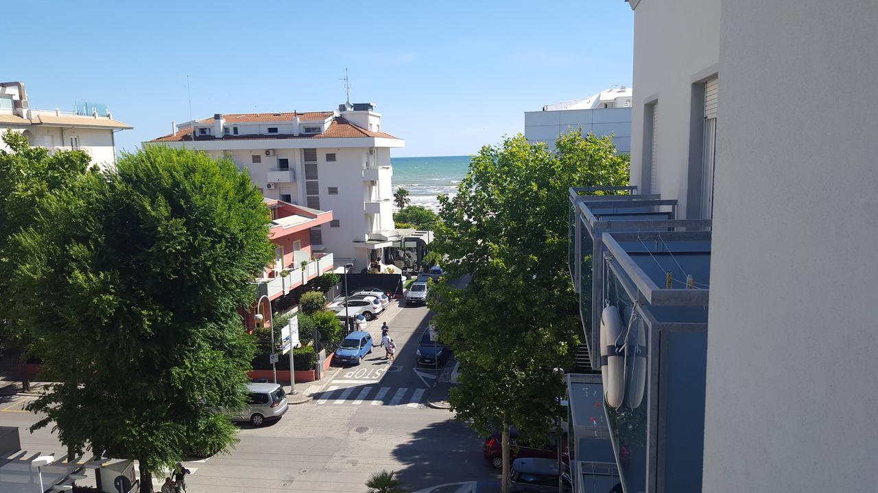 Hotel Le Vele - Fronte spiaggia Playa del Sol 108-109 Riccione Esterno foto