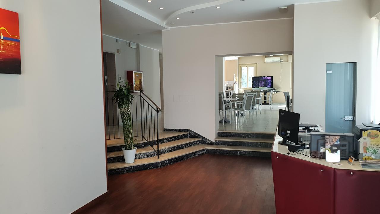 Hotel Le Vele - Fronte spiaggia Playa del Sol 108-109 Riccione Esterno foto
